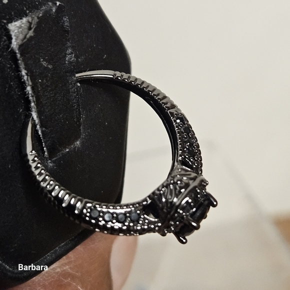 Vintage Black Onyx and Marcasite Ring, Size 8 - Picture 4 of 6